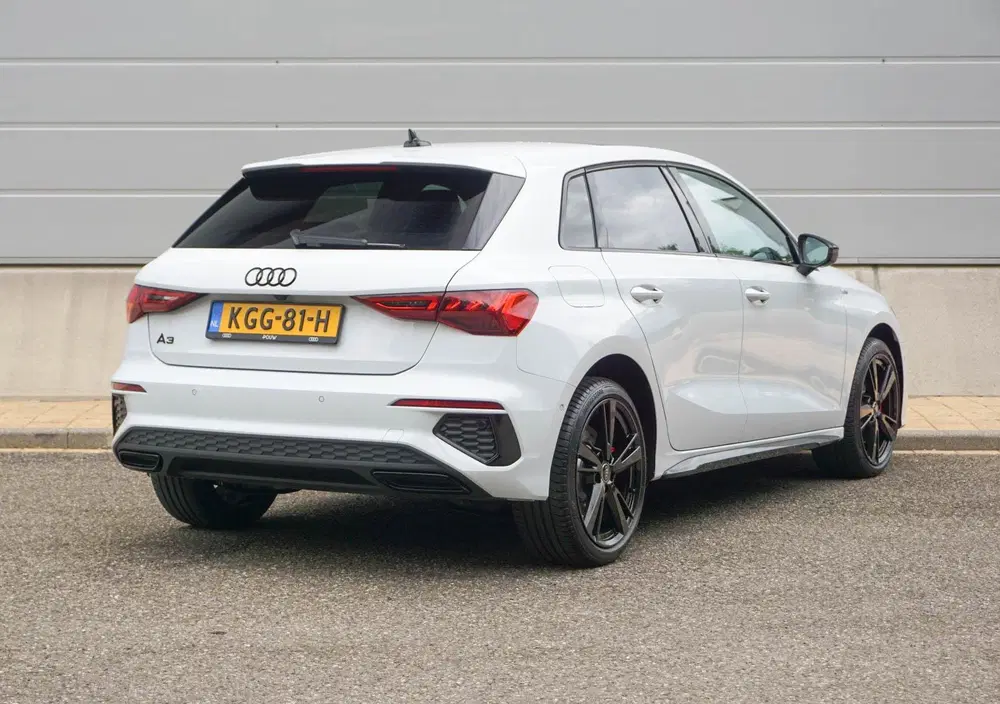 Audi A3 45 TFSIe 245pk PHEV S edition Competition uit 2023, foto 2