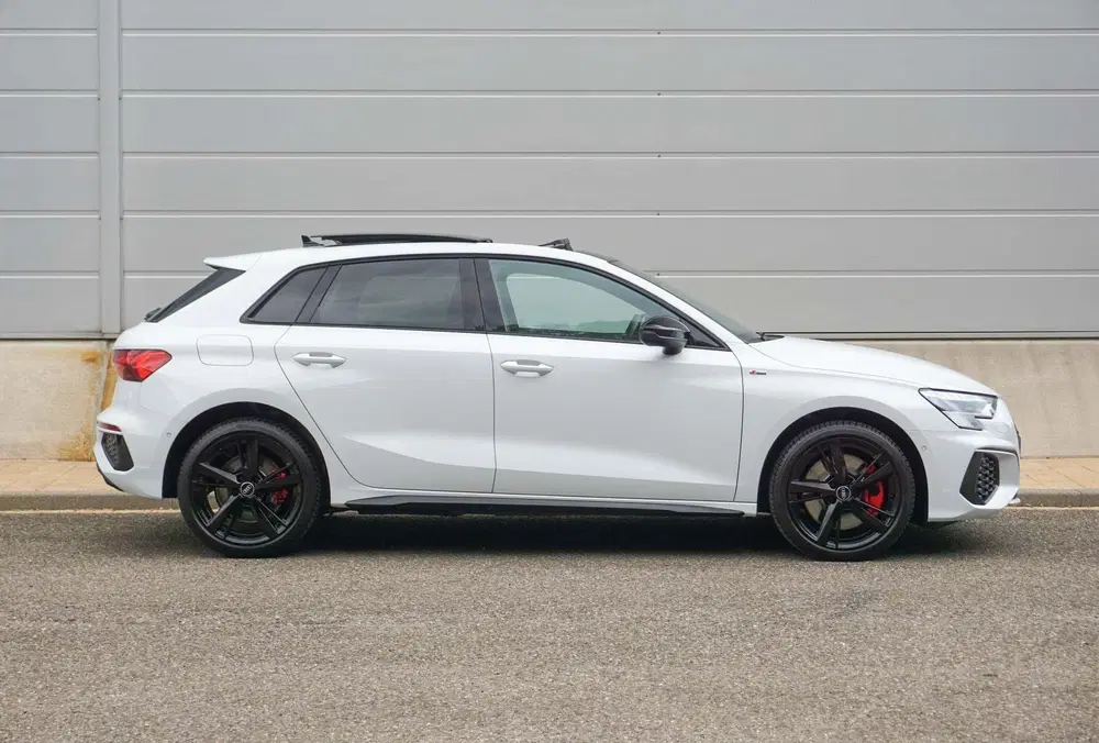 Audi A3 45 TFSIe 245pk PHEV S edition Competition uit 2023, foto 3