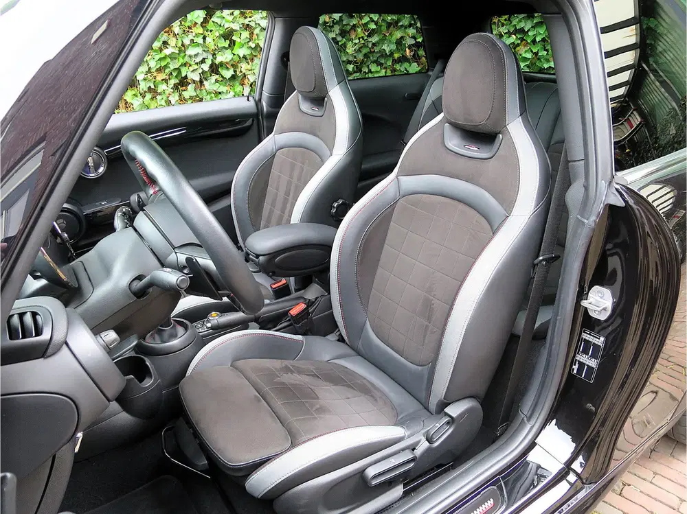 Mini John Cooper Works 2.0 Chili F56 LCI aut NL-auto uit 2021, foto 3