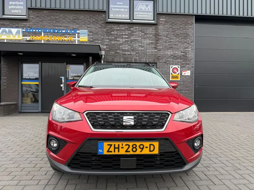 SEAT Arona 1.0 TSI Style Business Intense uit 2019, foto 2