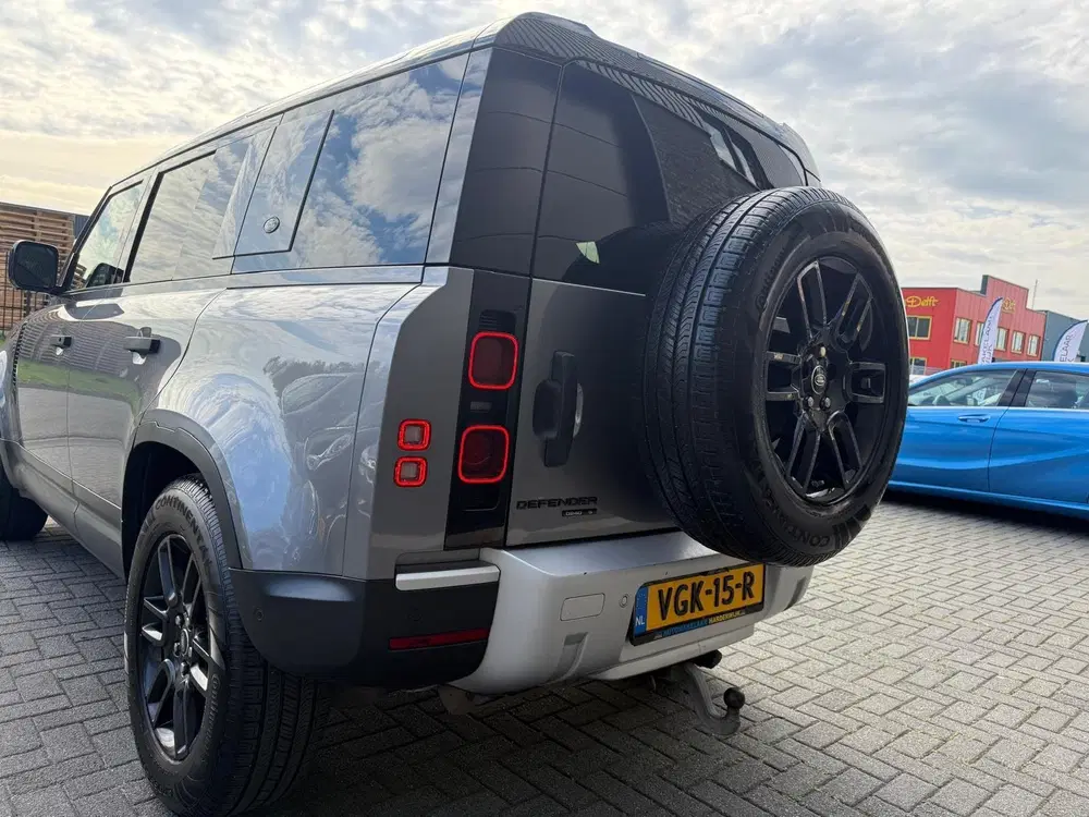 Land Rover Defender 2.0 D240 110 S uit 2020, foto 10