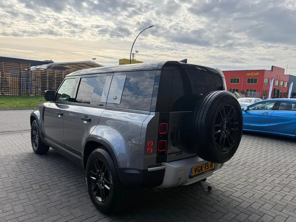 Land Rover Defender 2.0 D240 110 S uit 2020, foto 8