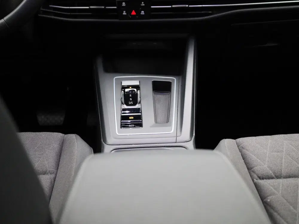 Volkswagen Golf 1.5 eHybrid Life Edition uit 2025, foto 10