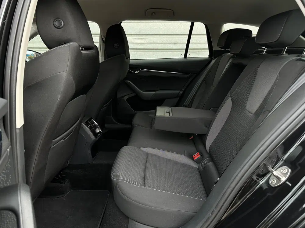 Skoda Octavia 1.0 e-TSI Business Edition uit 2023, foto 13