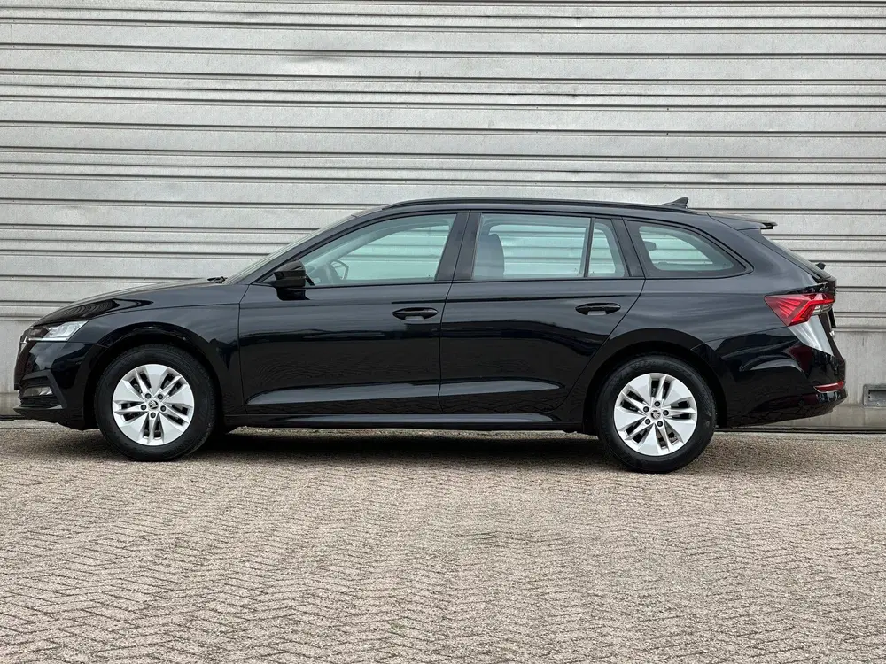 Skoda Octavia 1.0 e-TSI Business Edition uit 2023, foto 15