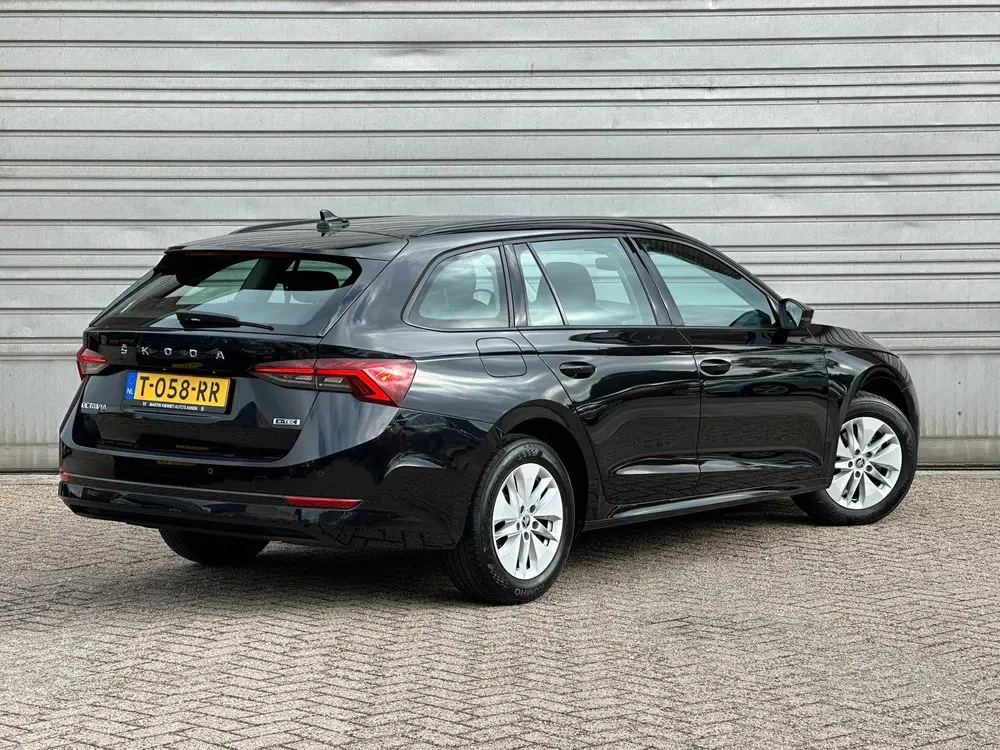 Skoda Octavia 1.0 e-TSI Business Edition uit 2023, foto 2