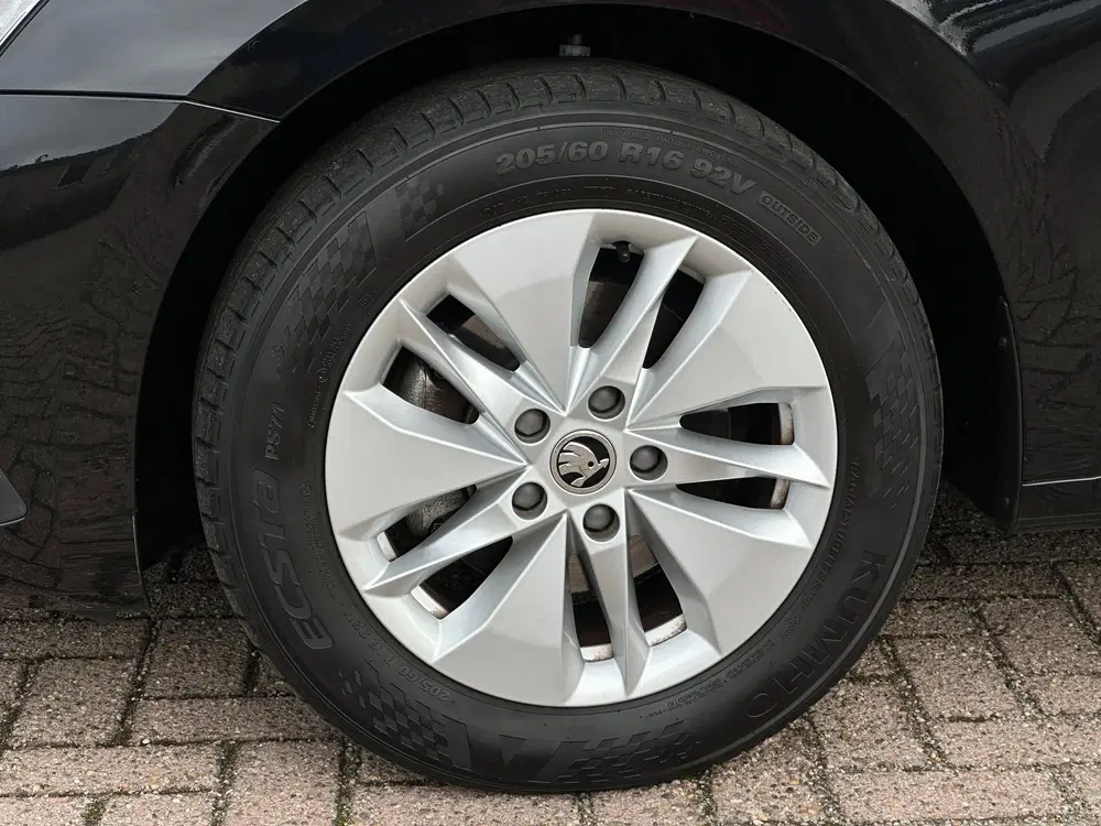 Skoda Octavia 1.0 e-TSI Business Edition uit 2023, foto 8