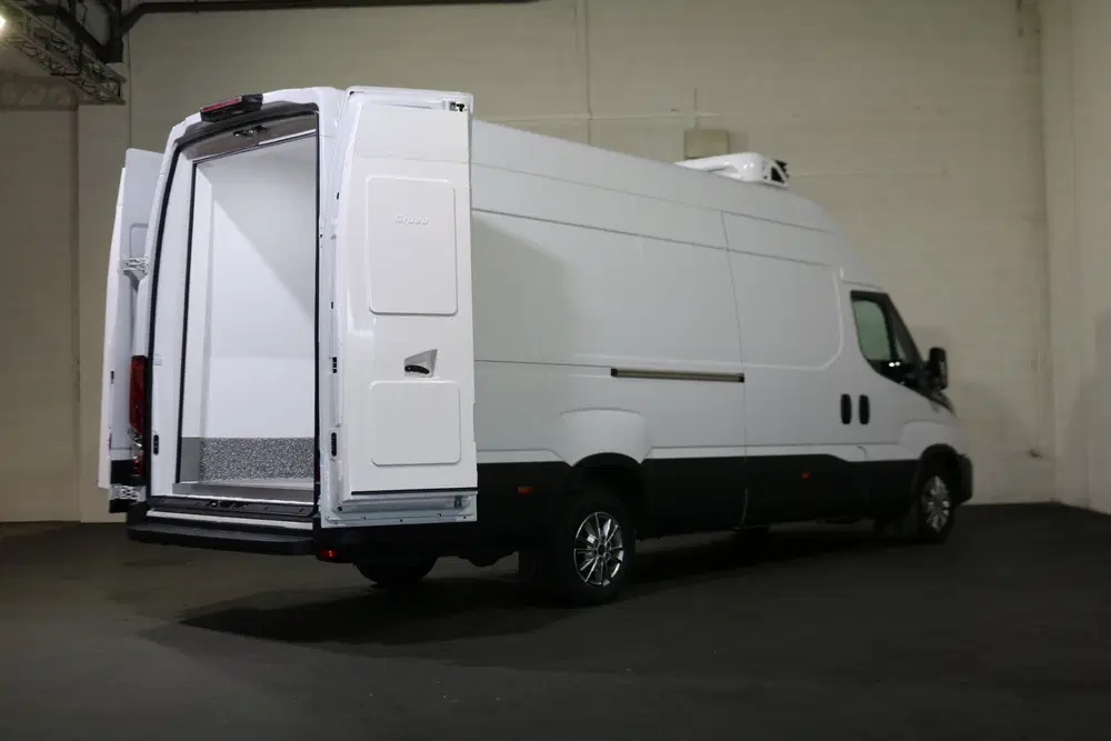 Iveco Daily 35S18 L4 H3 Hi-Matic Automaat Koelwagen Vr uit 2024, foto 11