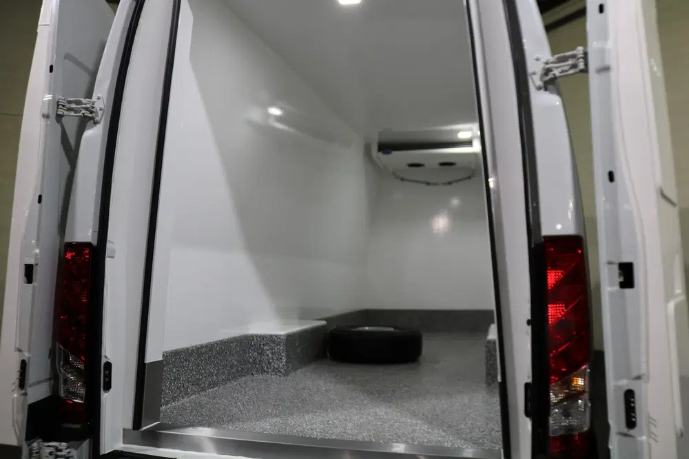 Iveco Daily 35S18 L4 H3 Hi-Matic Automaat Koelwagen Vr uit 2024, foto 15
