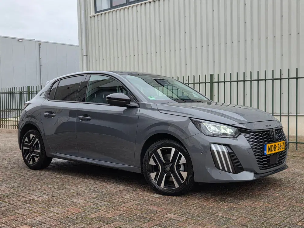 Peugeot 208 1.2 PureTech 100 Allure Keyless-Camera-Car uit 2025, foto 2