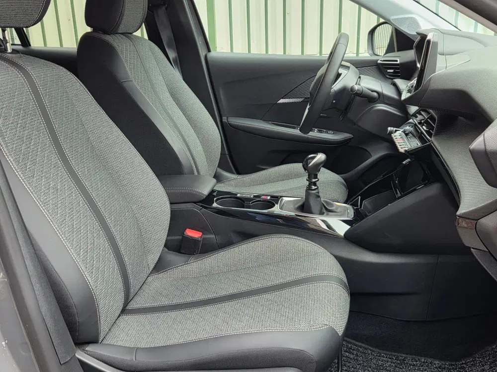 Peugeot 208 1.2 PureTech 100 Allure Keyless-Camera-Car uit 2025, foto 7