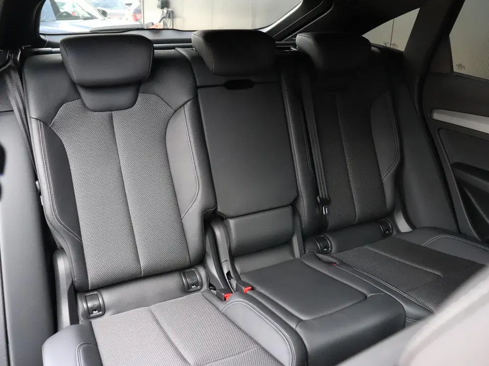 Audi Q5 55 TFSI e Quattro s-edition uit 2021, foto 14
