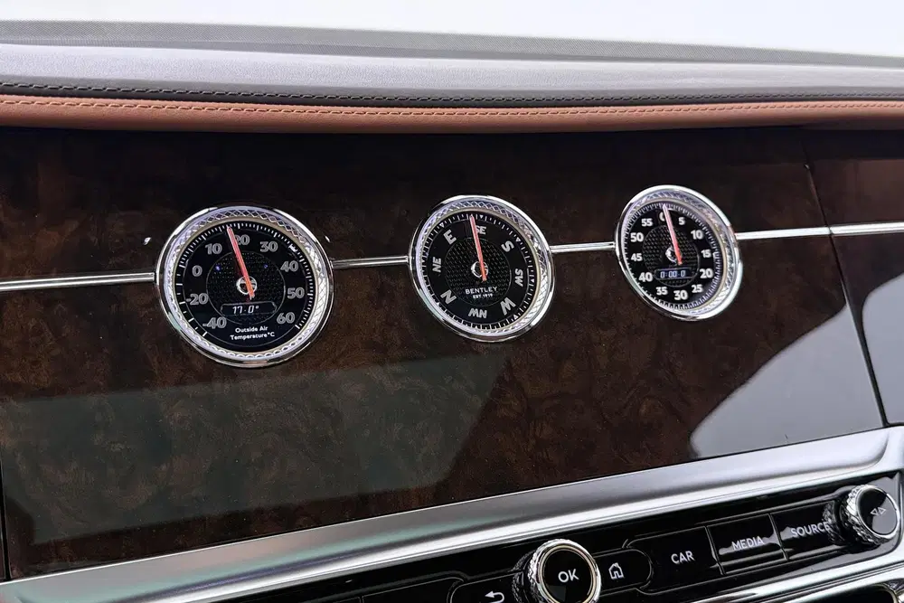 Bentley Flying Spur 6.0 W12 First Edition uit 2020, foto 11
