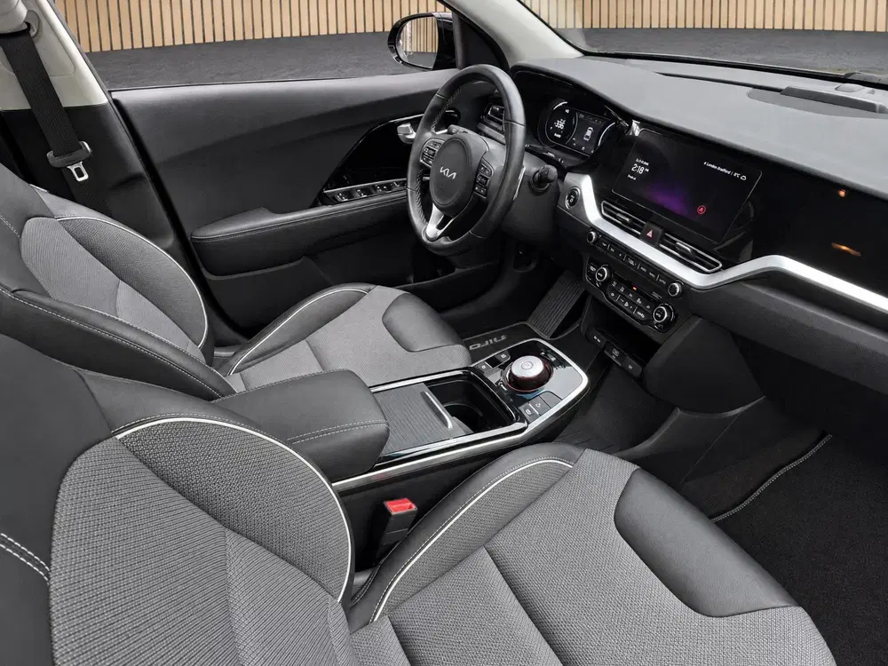 Kia Niro DynamicLine 64 kWh Dealer onderhouden uit 2021, foto 10
