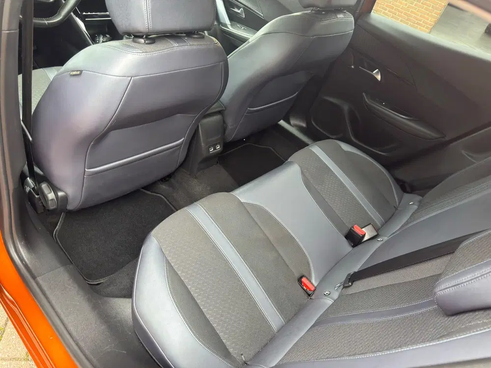 Peugeot 2008 1.2 PureTech Allure uit 2020, foto 10