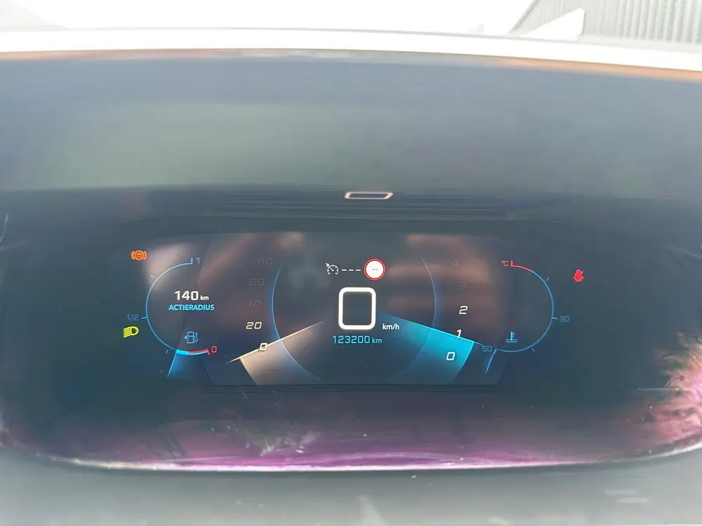 Peugeot 2008 1.2 PureTech Allure uit 2020, foto 13