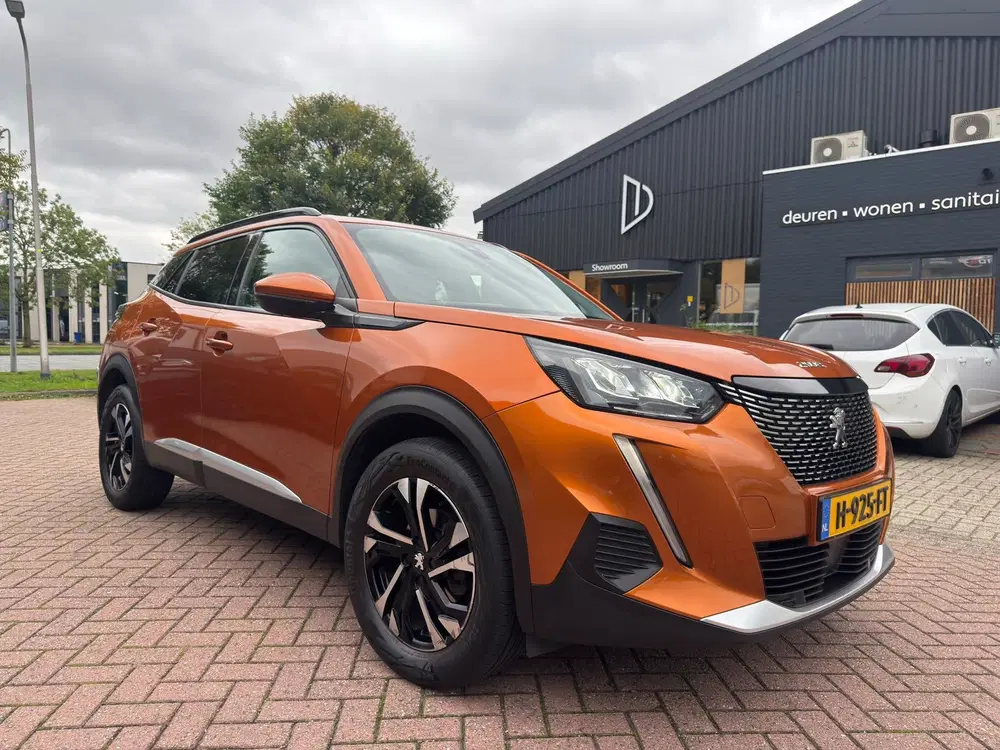 Peugeot 2008 1.2 PureTech Allure uit 2020, foto 2