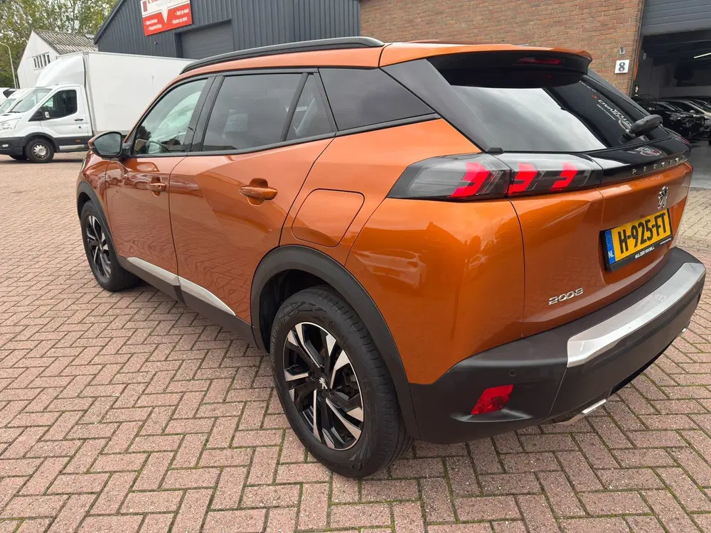 Peugeot 2008 1.2 PureTech Allure uit 2020, foto 3