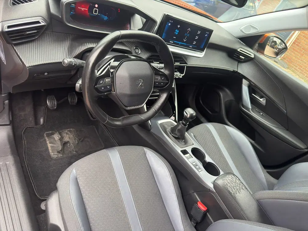 Peugeot 2008 1.2 PureTech Allure uit 2020, foto 6