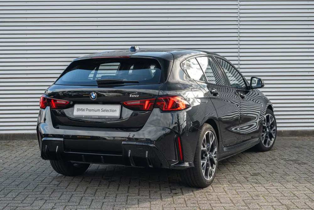 BMW 1-serie 120 M Sport Automaat uit 2025, foto 2