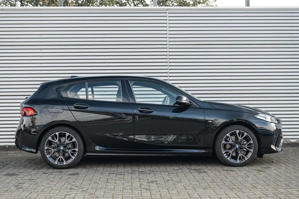 BMW 1-serie 120 M Sport Automaat uit 2025, foto 3