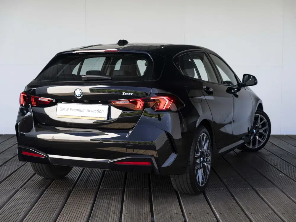 BMW 1-serie 120 uit 2024, foto 2