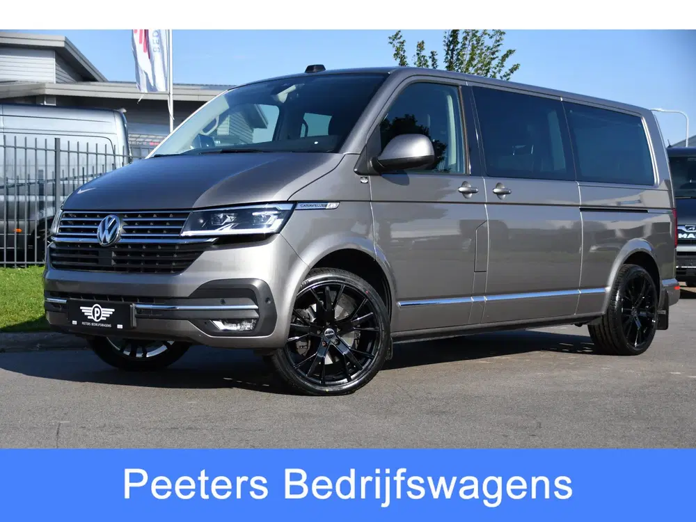Volkswagen Transporter 2.0 TDI L2H1 30 DC Caravelle Virtual uit 2020