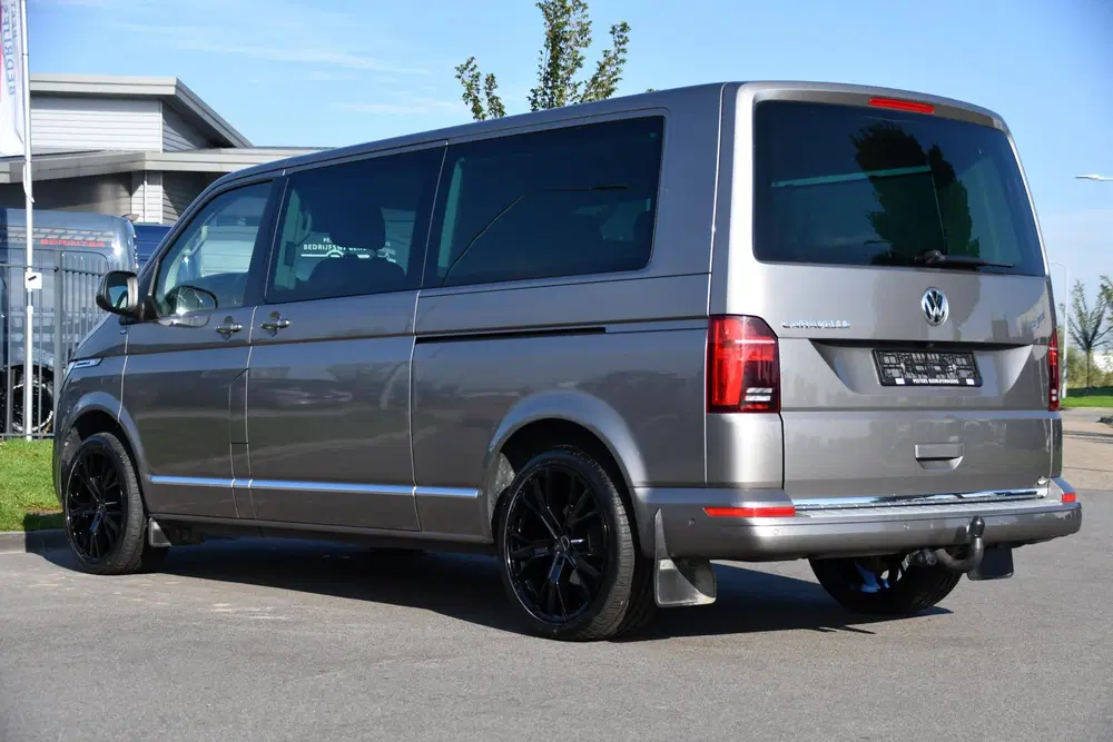 Volkswagen Transporter 2.0 TDI L2H1 30 DC Caravelle Virtual uit 2020, foto 3