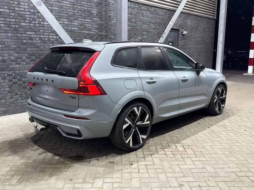 Volvo XC60 T6 Ultra Black Edition uit 2026, foto 2