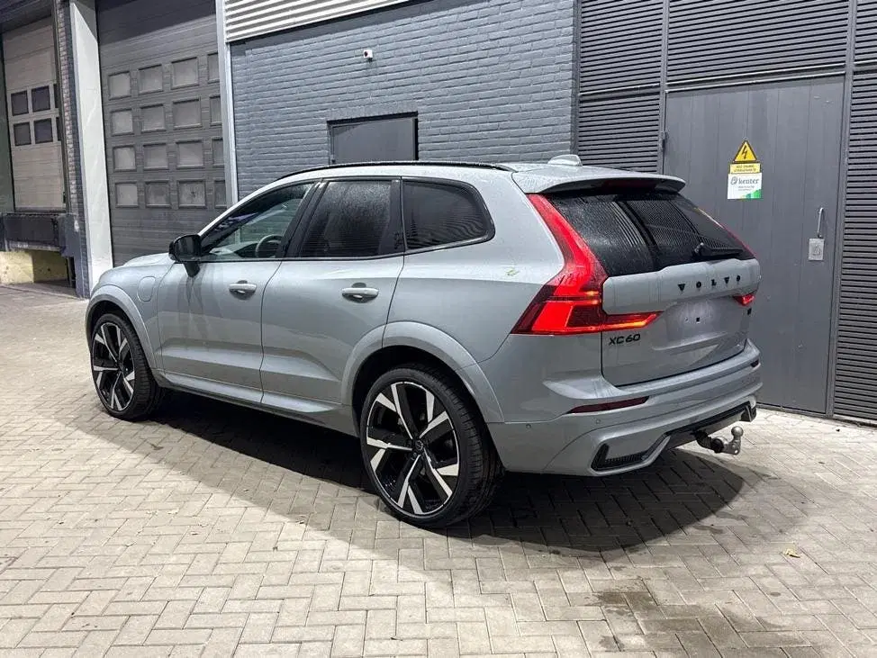 Volvo XC60 T6 Ultra Black Edition uit 2026, foto 3