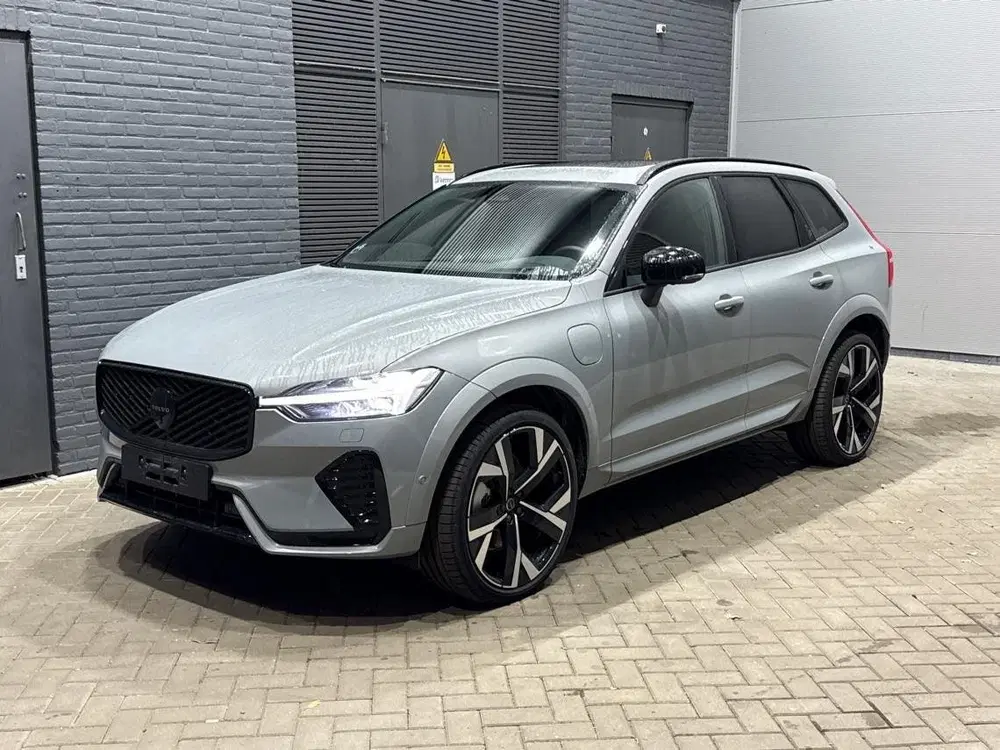 Volvo XC60 T6 Ultra Black Edition uit 2026, foto 4