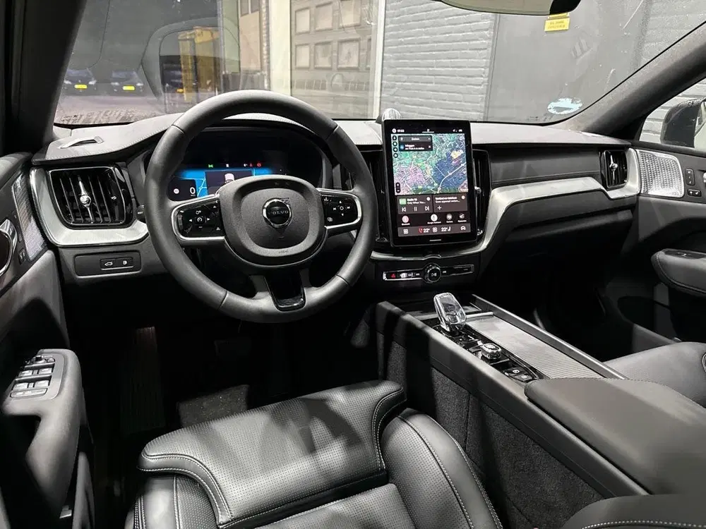 Volvo XC60 T6 Ultra Black Edition uit 2026, foto 5