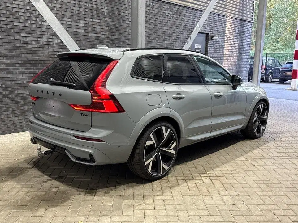 Volvo XC60 T6 Ultra Black Edition uit 2026, foto 2