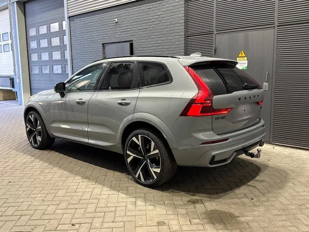 Volvo XC60 T6 Ultra Black Edition uit 2026, foto 3