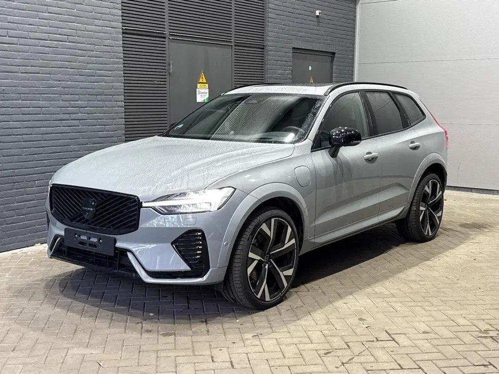 Volvo XC60 T6 Ultra Black Edition uit 2026, foto 4