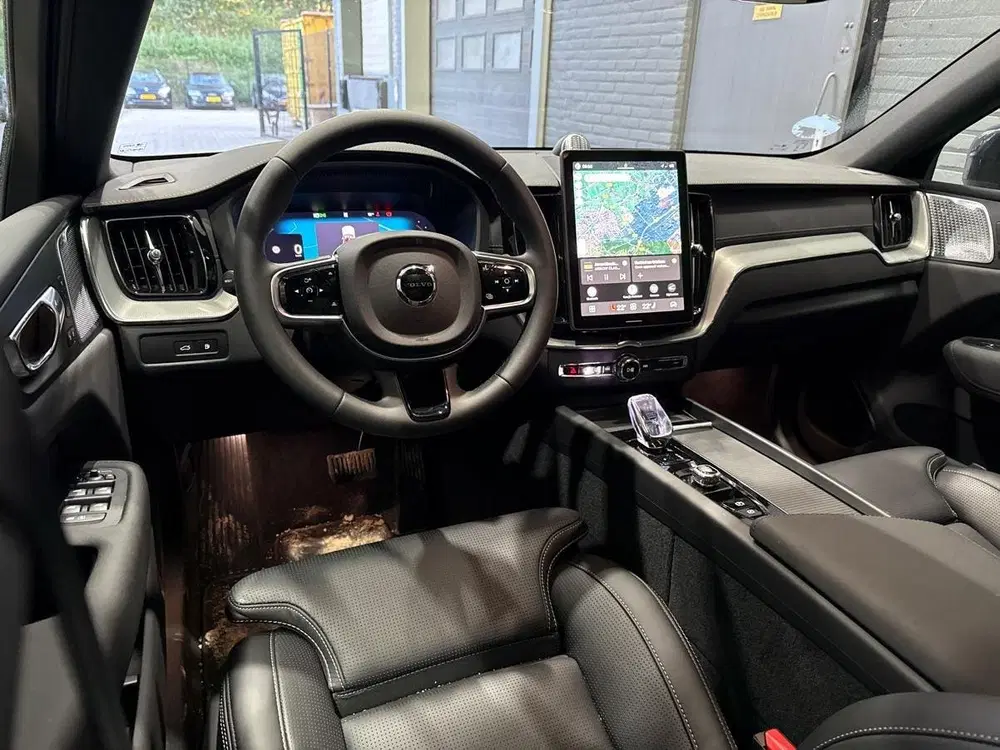 Volvo XC60 T6 Ultra Black Edition uit 2026, foto 5
