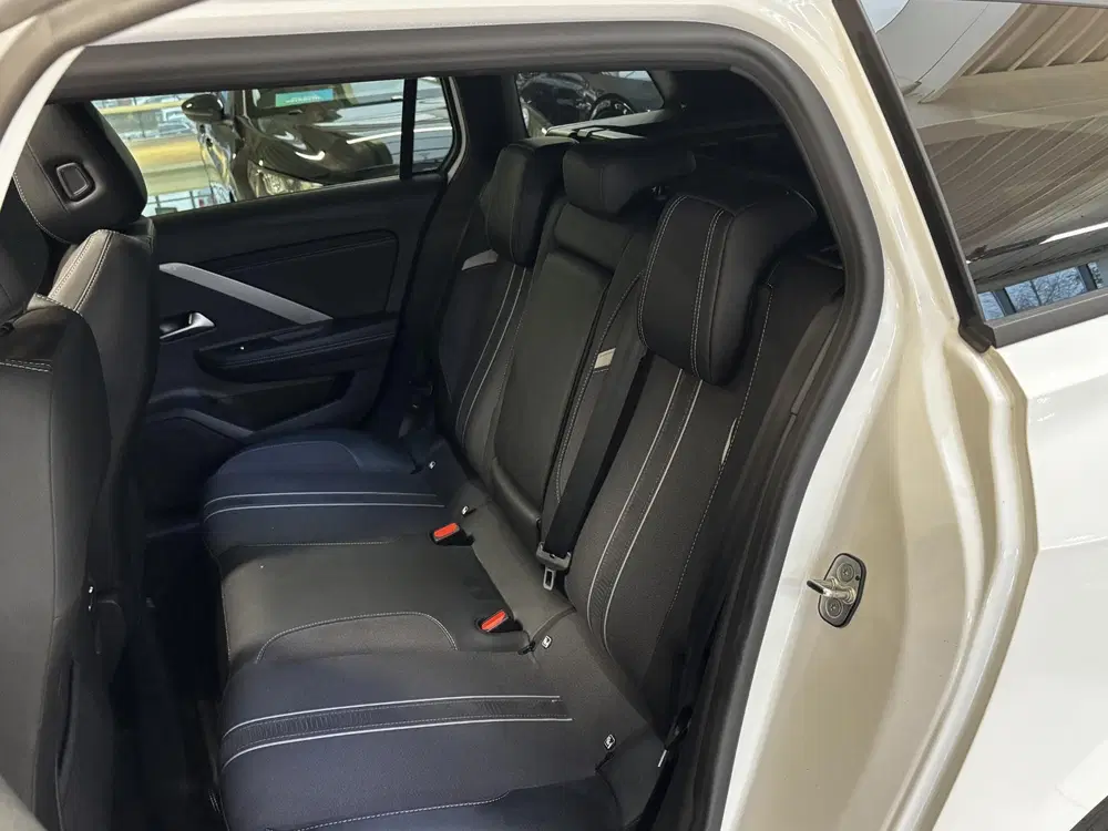 Opel Astra 1.6 Hybrid Level 4 Automaat uit 2023, foto 13