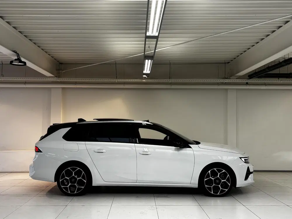 Opel Astra 1.6 Hybrid Level 4 Automaat uit 2023, foto 2