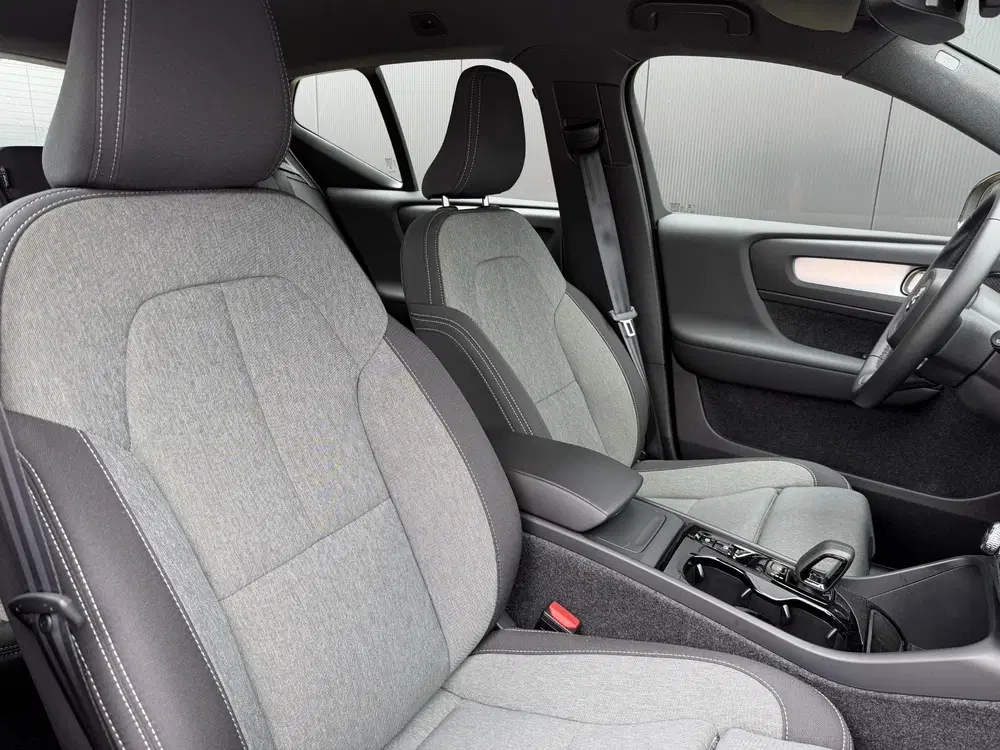 Volvo XC40 2.0 B4 Plus Dark Elektr. stoelverstelling uit 2025, foto 4