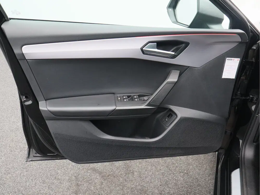 SEAT Leon 1.5 eTSI FR Business Intense uit 2021, foto 7