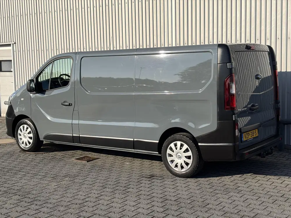 Renault Trafic 2.0 dCi 120 T29 L2H1*HAAK*CAM*A uit 2021, foto 2