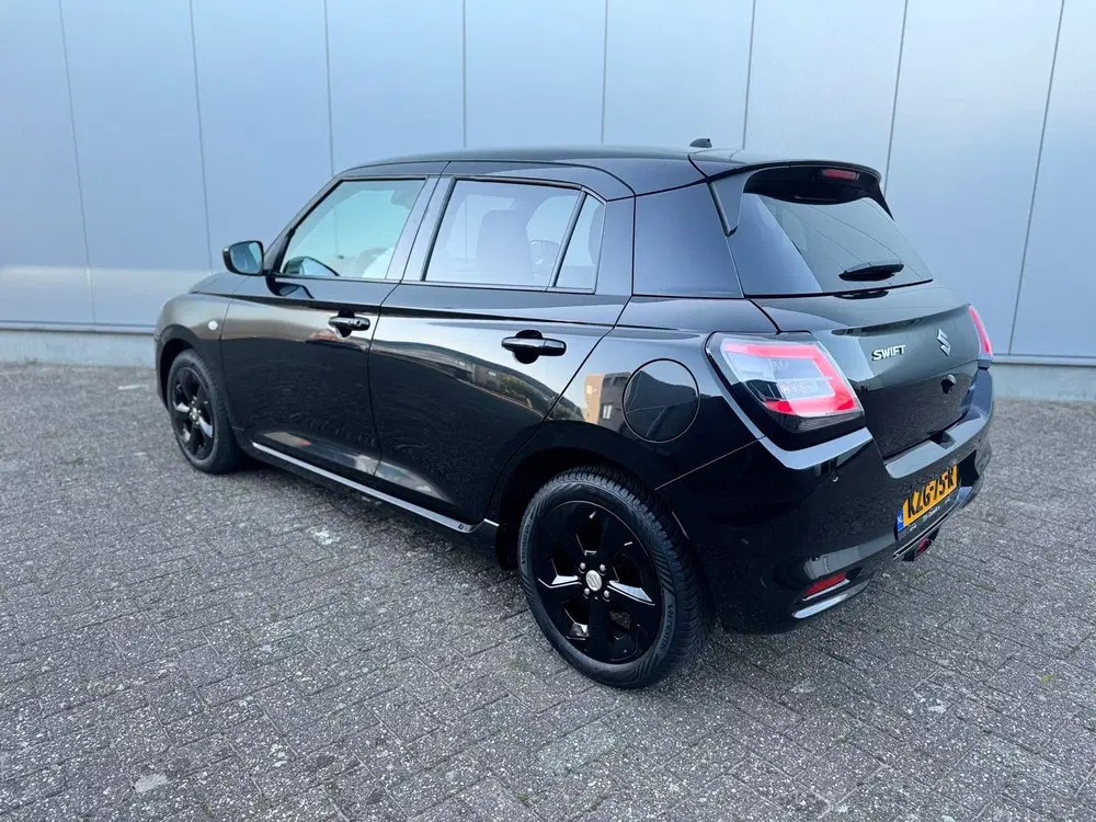Suzuki Swift 1.2 Smart Hybrid 83pk 2025 Zwart uit 2025, foto 3