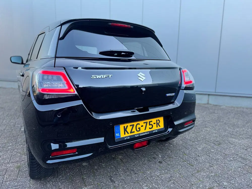 Suzuki Swift 1.2 Smart Hybrid 83pk 2025 Zwart uit 2025, foto 4