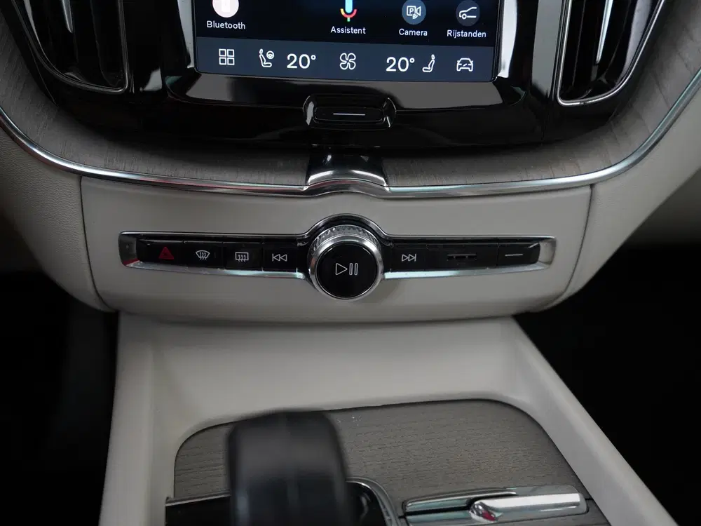 Volvo XC60 T8 Long Range AWD Ultimate uit 2023, foto 13