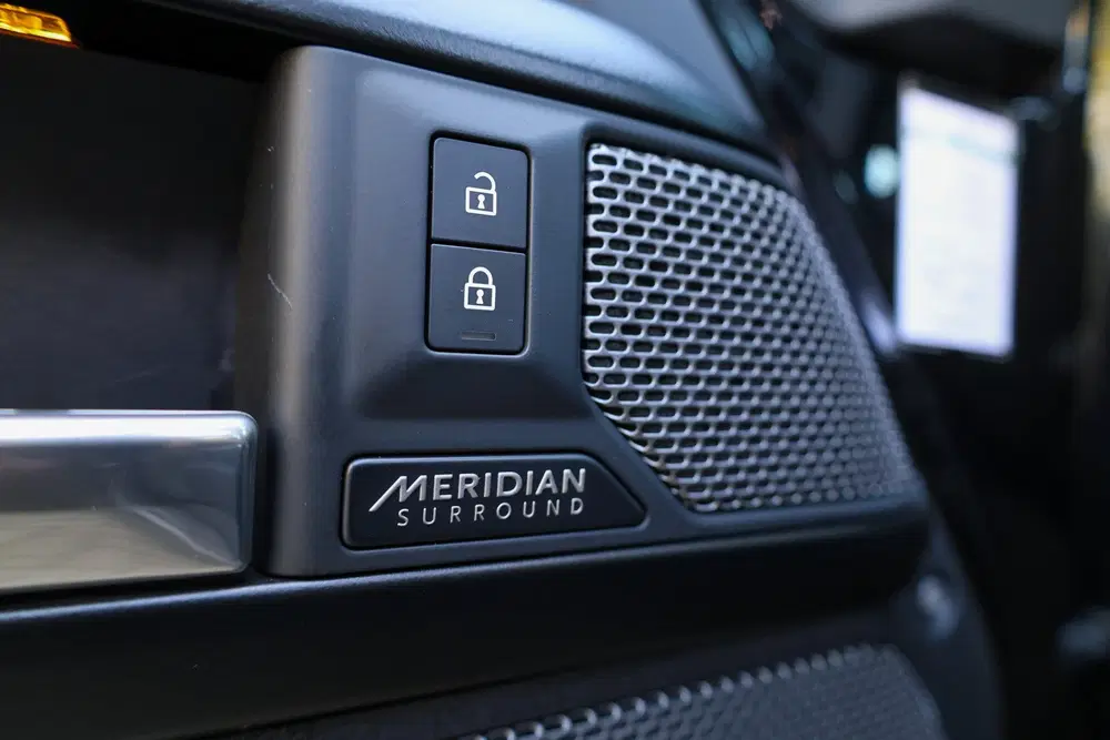 Land Rover Defender 2.0 P400e 110 X-Dynamic HSE uit 2022, foto 12