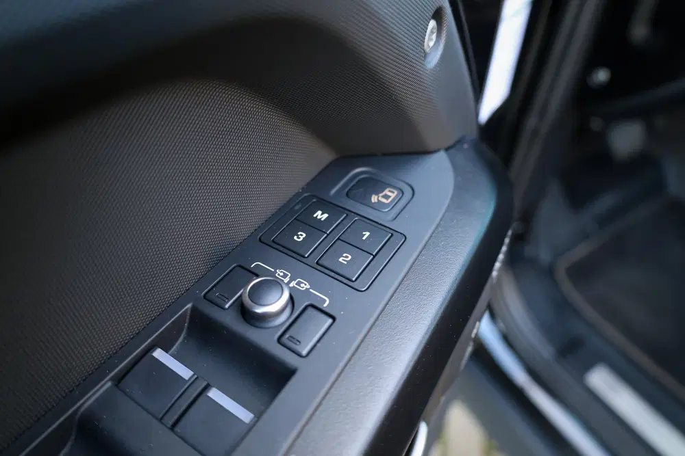 Land Rover Defender 2.0 P400e 110 X-Dynamic HSE uit 2022, foto 13