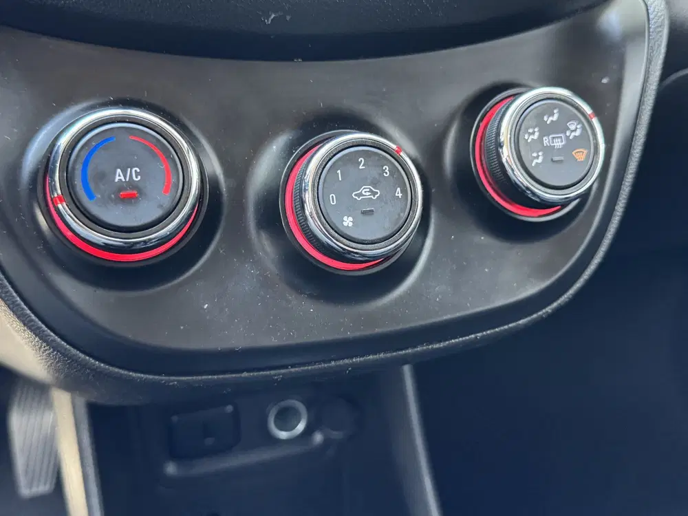 Opel Karl 1.0 75pk Automaat Rocks Online Edition LPG uit 2019, foto 15