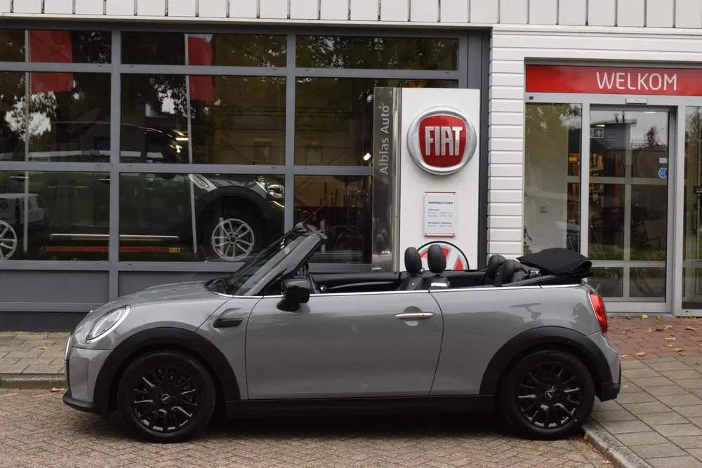 Mini Cabrio 1.5 Cooper uit 2022, foto 2