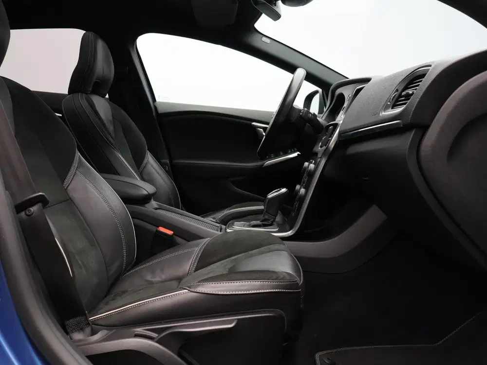 Volvo V40 T3 Polar+ Sport R-Design uit 2019, foto 10