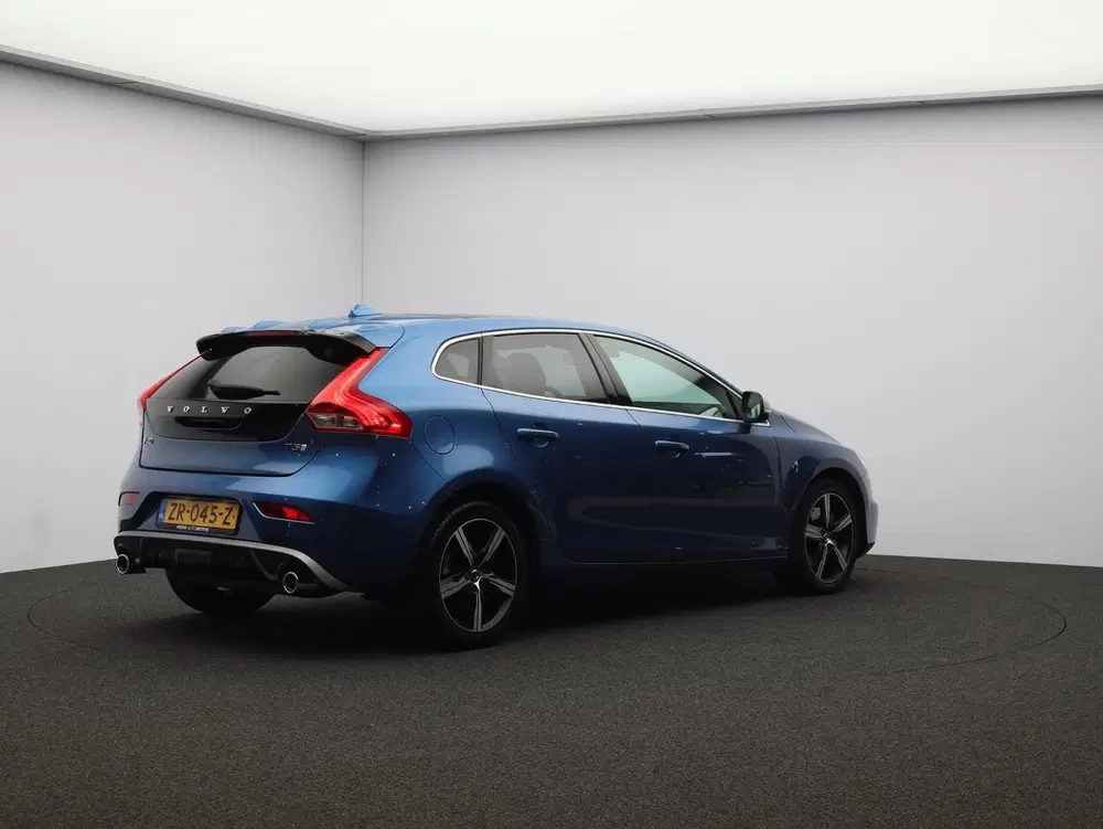 Volvo V40 T3 Polar+ Sport R-Design uit 2019, foto 2